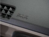◆助手席エアバッグ◆SRSエアバッグは、シートベルトだけでは防ぎきれない衝突時の衝撃から乗員を守るための安全装置。衝突時に瞬時に膨らみ、頭部や胸部がダッシュボードに直接衝突するのを防ぎます。