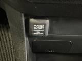 【アクセサリーソケット(電源ソケット)】電源からケーブルをつなげば、スマートフォンなどの電子機器の充電などを行うことができます!ゲーム機器や、カメラの充電にも便利ですね。