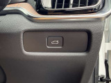 ◆パワーテールゲート/運転席から降りることなくテールゲートの開閉が可能です。