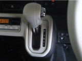 無段変速機(CVT)を搭載。有段変速機に存在する「変速ショック」が無いので、スムーズなアクセル操作が可能です♪