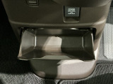 専門業者にて内外装のクリーニングを実施しております!