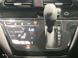 操作しやすい位置にあるシフトレバー!