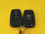 スマートキーはかばんやポケットに入れておけば、ドアのロックアンロックやエンジンの始動が可能!