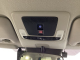 【SOSボタン】体調が悪くなったときや、事故に遭遇したとき、あおり運転にあっている時など、緊急時にボタンを押すと緊急サポートセンターにつながり、オペレーターが警察・救急への取次ぎを行います。