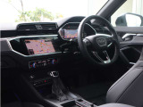 内装はシンプルに使い勝手を考え作られています。お車を運転する感覚をダイレクトに体感して頂けます。室内も広くロングドライブにも快適にお過ごしいただけます。