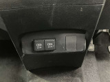 充電用USB端子付き。スマートフォンなどの充電に便利です。