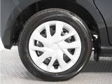 ◆純正ホイール装着車◆シンプルなデザインのホイールキャップ付きです。