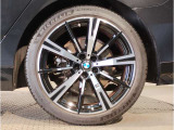 BMW純正アルミホイールです。納車時にはアルミホイールコーティングも承っております!是非ご検討下さいませ。