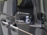 ◆ドアミラーウインカー◆ドアミラーにウインカーを装備しています。対向車に自身の進行方向を合図し安全に運転できます。