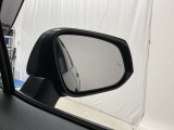 後続車が接近するのを知らせてくれるBSM(ブラインドスポットモニター)。接近するとドアミラー部の警告灯が光ってくれるので、万が一の追突も防げそうですね♪上級装備です。