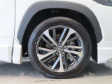 純正のアルミホイール装着車です。タイヤサイズは225/50R18です。