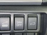 電動式バックドアです。 荷物を持ったままでもボタン一つで自動的に開け閉めできるので便利ですよ。 挟み込み防止機能も付いていますのでお子様の手や荷物を挟み込むのを防いでくれますよ。