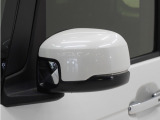 ◆ドアミラーウインカー◆ドアミラーにウインカーを装備しています。対向車に自身の進行方向を合図し安全に運転できます。