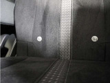 ◆ISOFIX◆シートベルトいらずでチャイルドシートと固定金具を連結するだけでガッチリ固定できます。