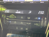 【オートエアコン】一度お好みの温度に設定すれば、車内の温度を検知し風量や温度を自動で調整。暑い&hellip;寒い&hellip;と何度もスイッチ操作をする必要はありません。快適な車内空間には必須の機能ですね♪