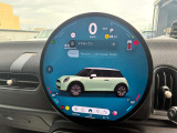 MNIのメーターパネルは円をコンセプトにデザインされております。おしゃれで愛嬌のあるMINI独自のデザインに惹かれる方は数多くいらっしゃいます。