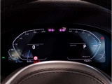 【BMWライブ・コックピット】コントロール・ディスプレイとインスツルメント・ディスプレイから構成されるディスプレイ・ネットワークにすべての情報がより分かりやすく表示されます。
