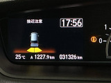 周囲の障害物に近づくと、ブザーでお知らせして衝突回避をサポートします。駐車時や狭い道での走行の際に便利です。