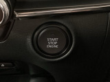 エンジンスタートスイッチ☆キーが車内にあれば、エンジンの始動・停止はブレーキを踏んでスイッチを押すだけ!キーを取り出す手間を省き、ワンプッシュでエンジンを操作するので簡単でスムーズです。