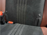 ◆ISOFIX◆シートベルトいらずでチャイルドシートと固定金具を連結するだけでガッチリ固定できます。