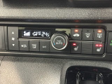 フロント両席にはシートヒーターが付いています!寒い日に便利な装備ですね。