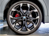 【BMWアロイホイル】軽量かつ強度に拘ったアロイホイル。走行性能ポテンシャルを引き出す設計。車の足元を引き締めてくれる大きなポイントはアロイホイルです。