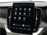 Google搭載のボルボなら、車内にいながら多彩なデジタルライフをお楽しみいただけます。Google Playから必要なアプリをダウンロードして、有意義な移動時間を楽しみましょう。