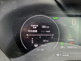 【マルチインフォメーションディスプレイ】燃費や航続可能距離などを表示し、走行中の情報確認がしやすい装備です。