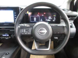 運転が楽しくなる明るく開放的な運転席まわりです。