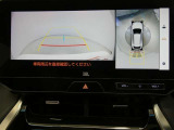 車に搭載された複数のカメラ映像を合成し、車を上空から見下ろしているような映像や死角となる部分の映像を車内ディスプレイに表示する駐車支援システムのパノラミックビューモニター付きのお車になります!!駐車が