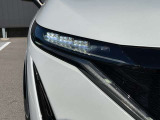【LEDヘッドランプ】鮮やかな白色光で、クリアな視界を確保するLEDヘッドランプ装備