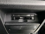 スッキリと収まった純正ビルトインETCが付いています。料金所も止まる事なくスムーズに追加できます。
