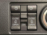 両側パワースライドドアウェルカムオープン機能 降車時にスイッチで予約しておけば、乗車時に電子カードキーを持ってクルマに近づくだけでパワースライドドアが自動でオープン♪