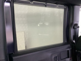 ロールサンシェイドは、太陽光を防ぐので冷房の効きを良くする効果もあるんです。エアコンを控えめにすれば燃費向上も見込めますよ。