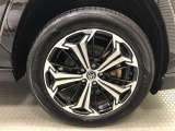 PHV専用19インチアルミホイール(235/55R19)装着です。