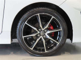 純正のアルミホイール装着車です。タイヤサイズは205/45R17です。