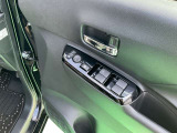 運転席側のドア部。パワーウィンドーのスイッチになります。