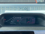 ランプ色で運転状態を表示しエコドライブをサポートするメーター!発電状況バッテリー残量なども一目瞭然!★走行距離が少ないのも良いですね!
