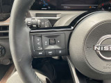 ハンドル右奥には各種設定スイッチがあります。運転者がスッと手を伸ばせば操作できので便利です。