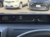 視認性の高いメーターデザインは、運転中の情報把握をサポート。大切な情報をひと目で確認できます。