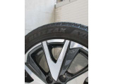 スタットレスタイヤのタイヤサイズは215/50R17になっています。