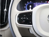 前方車を自動追従するアダプティブクルーズのほか、ステアリング操舵も行う進化型クルーズ『パイロットアシスト』を搭載。車体を車線内へと適正に維持しつつ先行車を忠実に追従します。