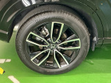 純正アルミホイールです。足元が引き立つので、車全体のイメージがアップしますよ!