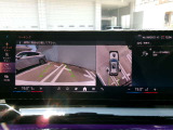 バック駐車する際に便利なバックカメラを搭載しています。360度確認でき、障害物はもちろんのこと、子供が突然出てきても確認できる便利な機能です。
