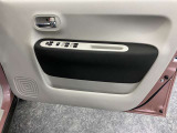 【運転席ドア】収納ポケットがあります。