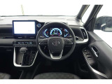 スポーティームード溢れる運転席周りですね。 クイックなドライビングに対応できるよな運転席回りになっています。 ドライブがますます楽しくなりますね!