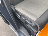 毎日過ごす運転席は要チェック。シートのへたり・擦れ、視界のイメージまで伝わる重要ポイント。