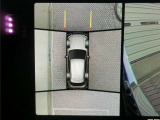 車両周辺の確認を補助し、駐車時の状況把握に役立つ装備です。