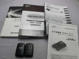取説・メンテナンスノート・スマートキーの3点セットです。