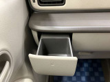 【助手席ドリンクホルダー】使いやすさに配慮したドリンクホルダー